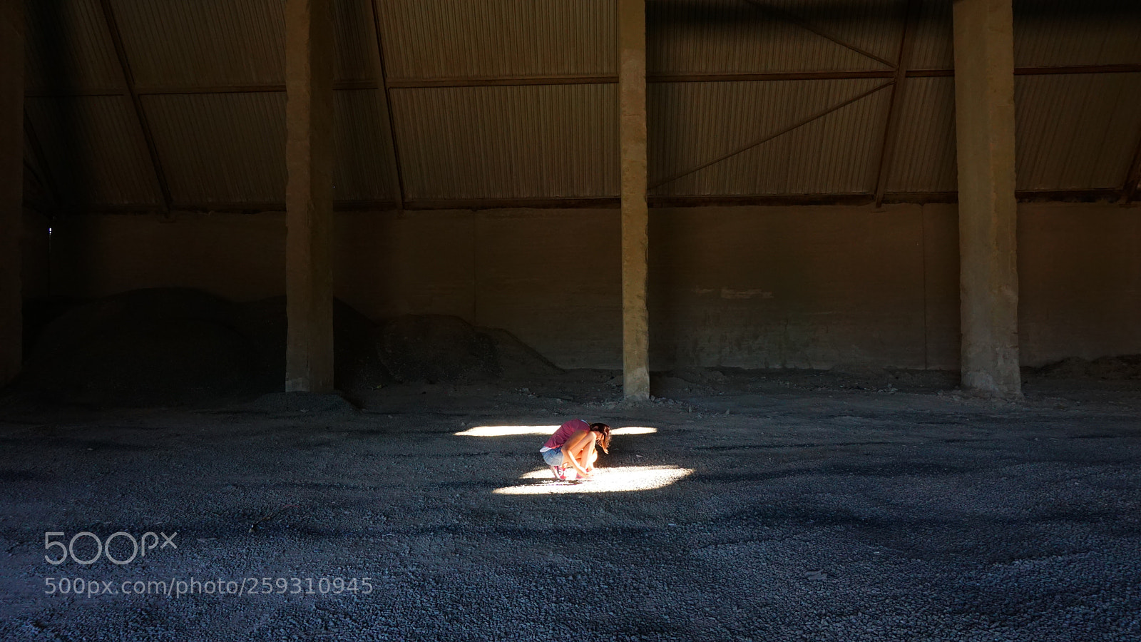 Sony a6000 sample photo. Woman in light photography