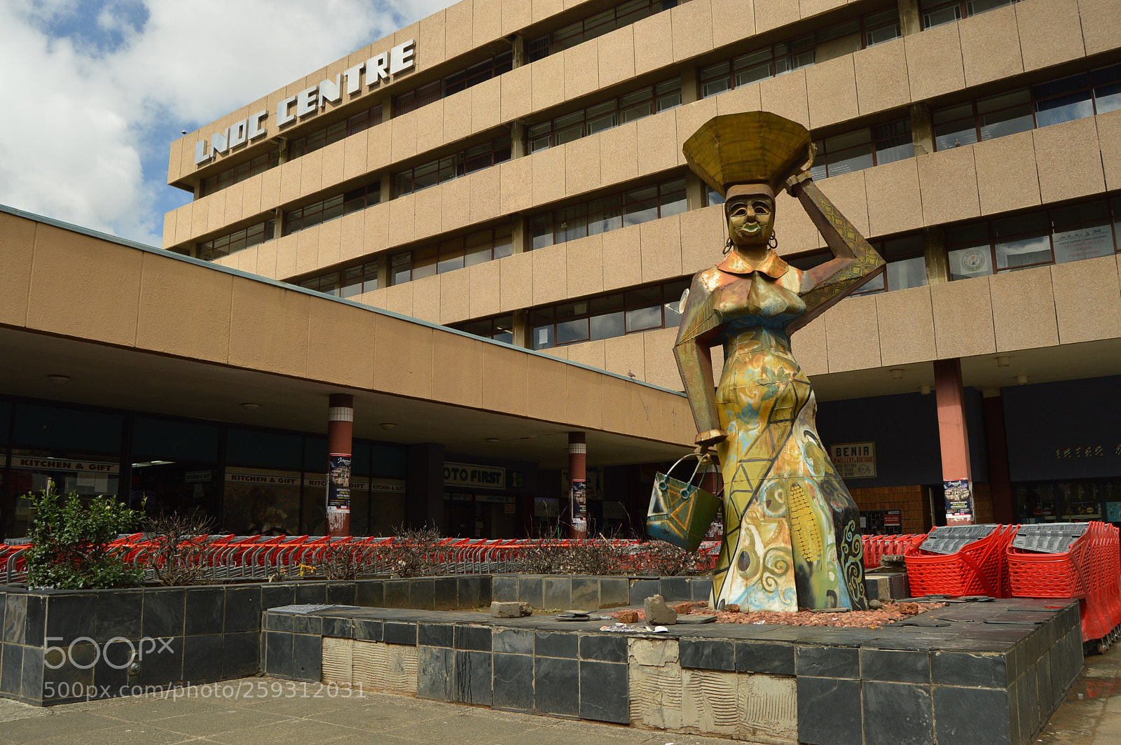 Nikon D3200 sample photo. African woman sculpture photography