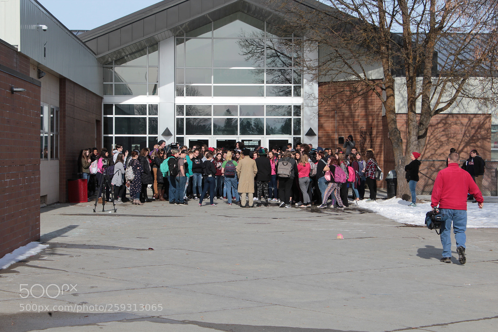 Canon EOS 1200D (EOS Rebel T5 / EOS Kiss X70 / EOS Hi) sample photo. High school protests photography