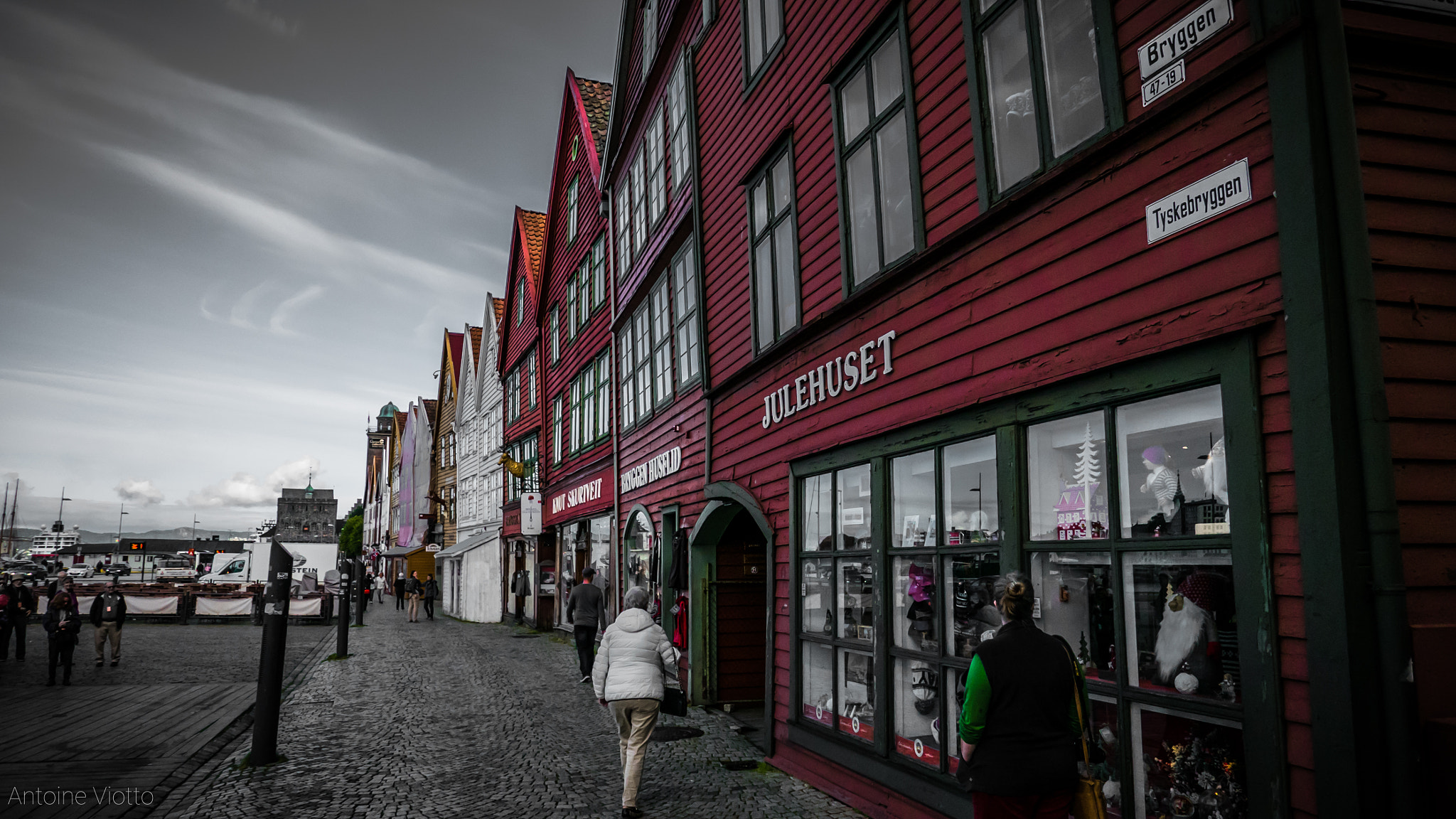 Leica D-Lux (Typ 109) sample photo. Bergen - bryggen - no blue sky photography