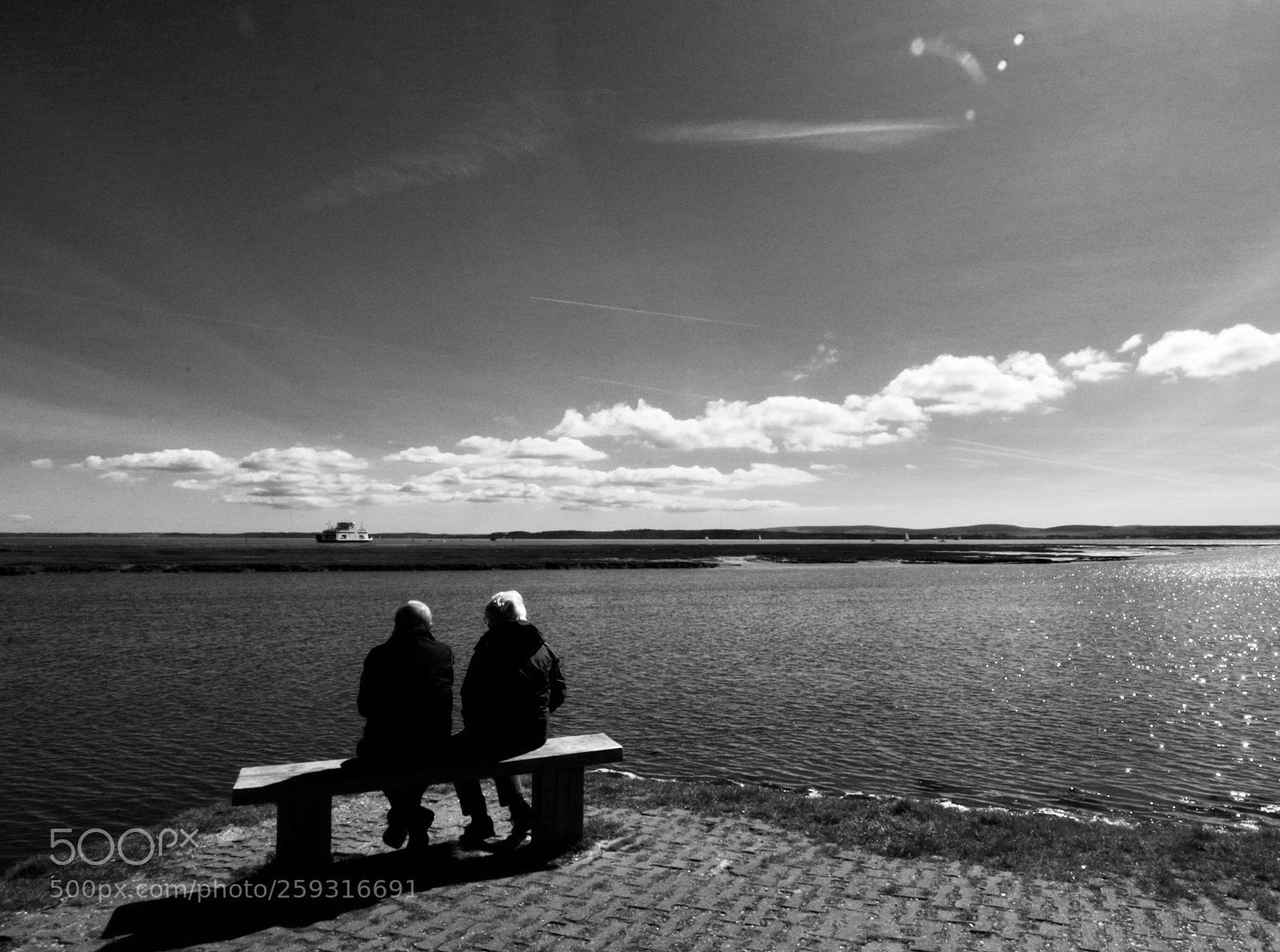 Pentax K-70 sample photo. The couple, the bench photography
