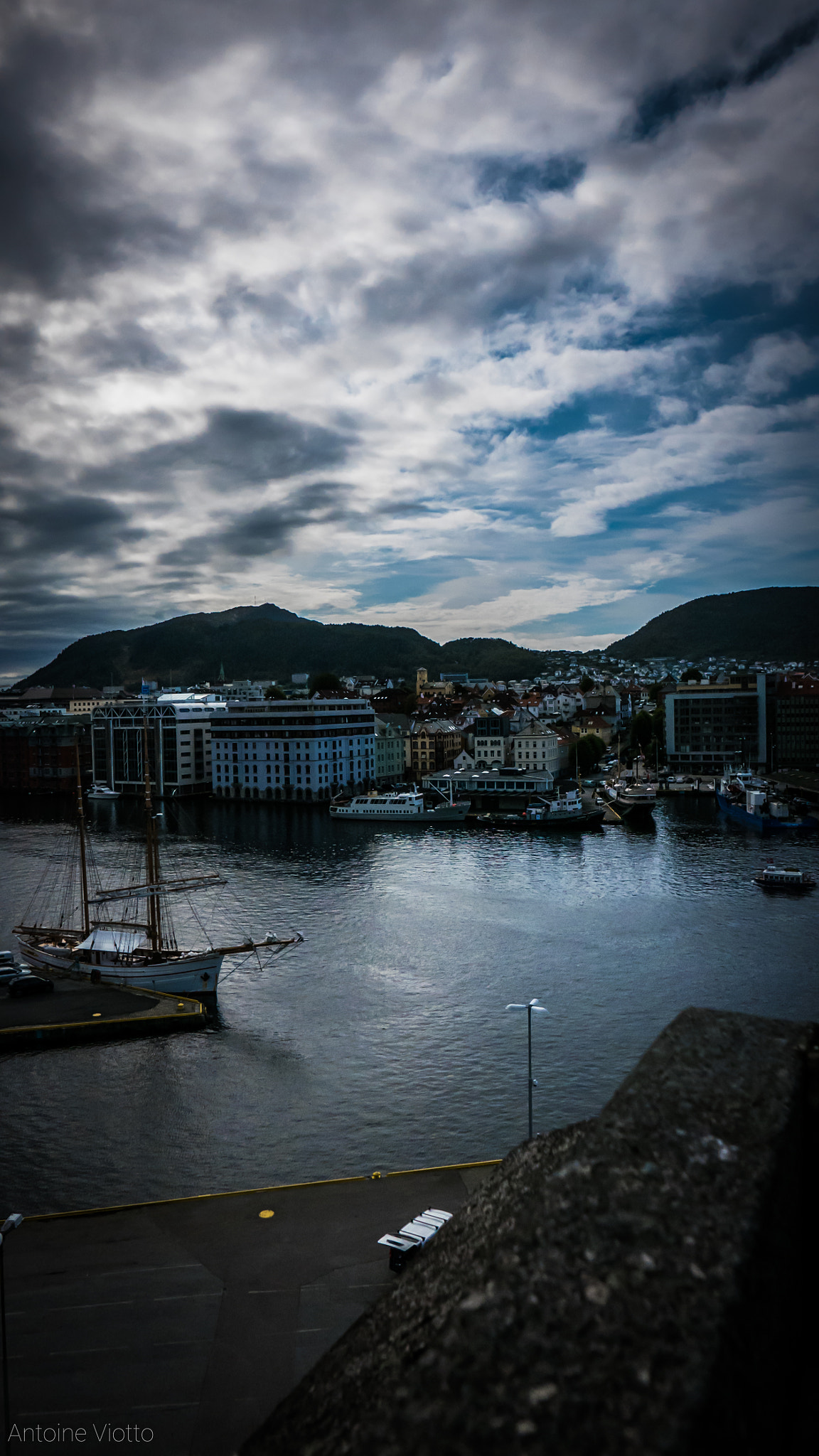 Leica D-Lux (Typ 109) sample photo. Bergen - domino photography