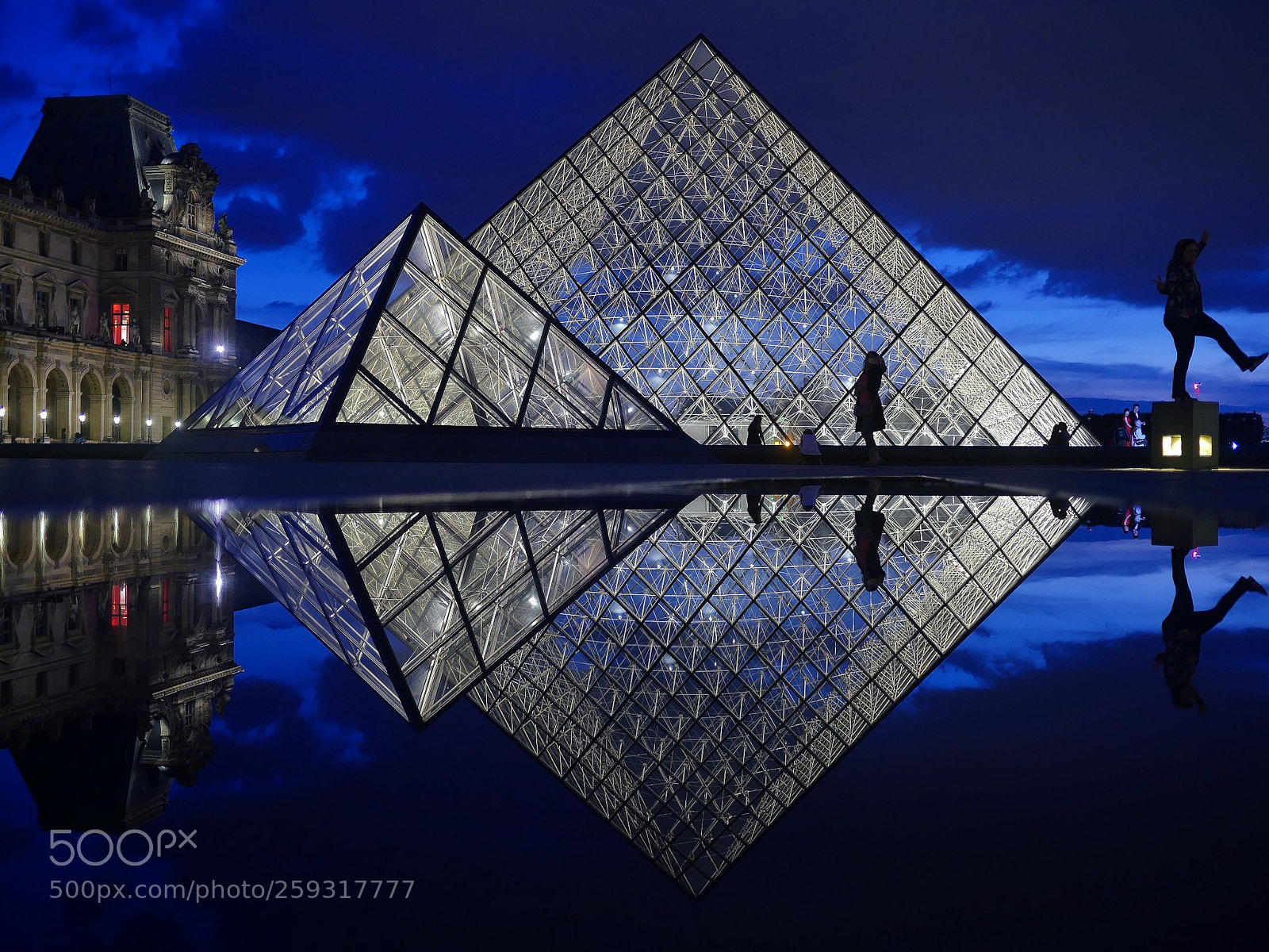 Panasonic Lumix DMC-GX8 sample photo. Louvre puddle photography