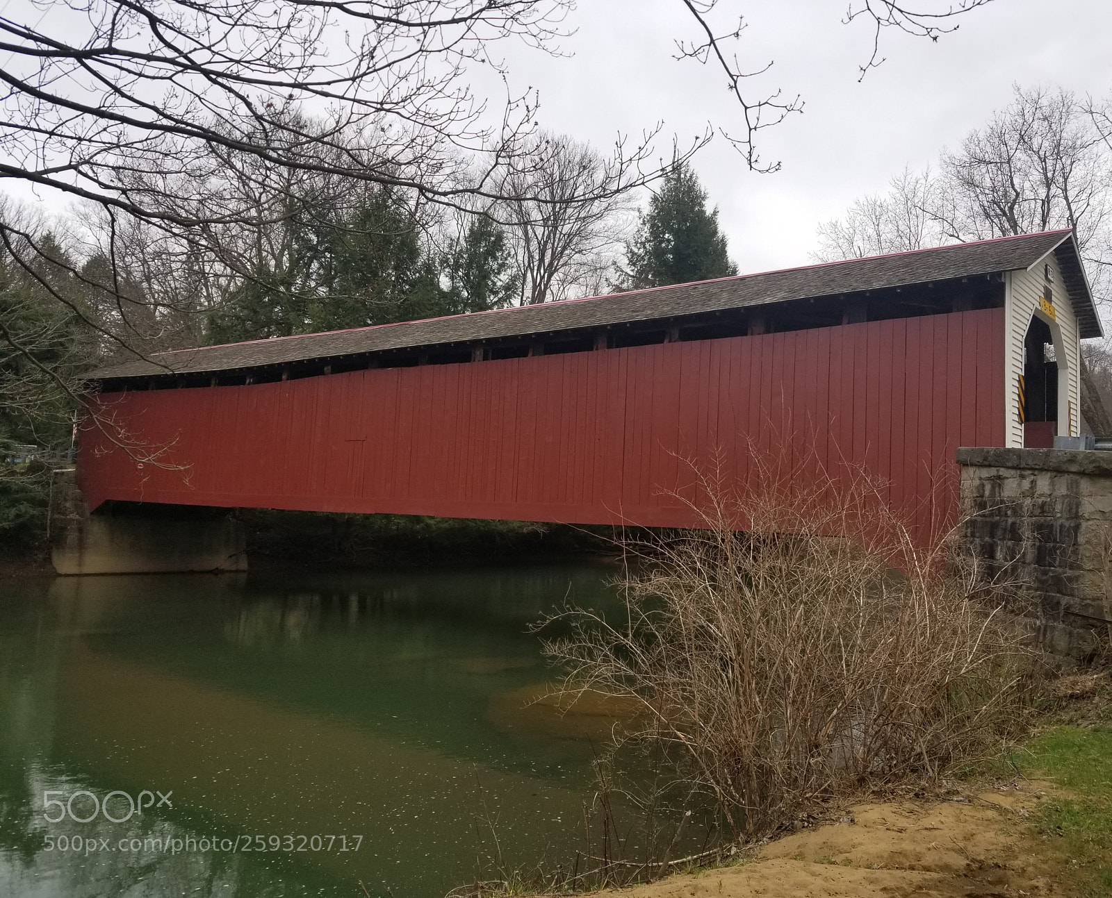 Samsung Galaxy S8 sample photo. Covered bridge in color photography