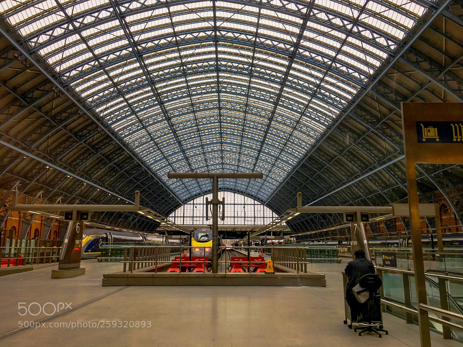 Apple iPhone 6s Plus sample photo. St pancras station photography