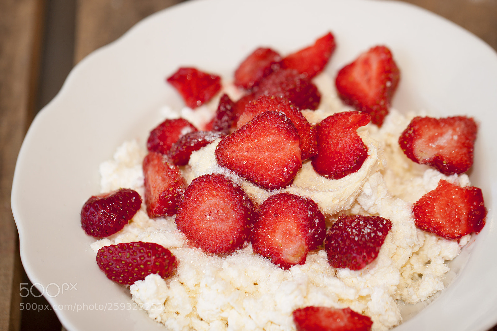 Canon EOS 500D (EOS Rebel T1i / EOS Kiss X3) sample photo. Strawberries,  cheese and cream photography