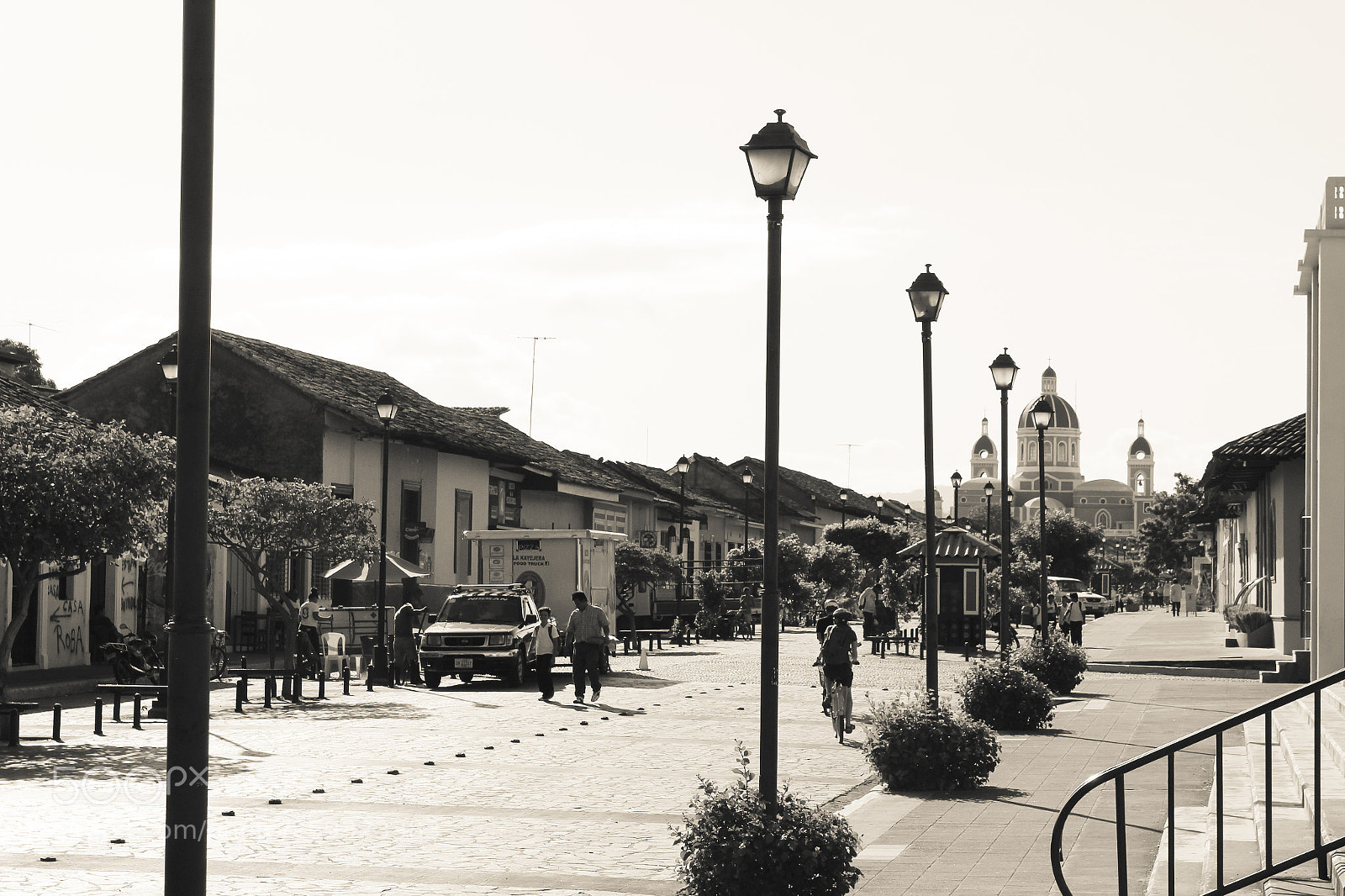 Canon EOS 1200D (EOS Rebel T5 / EOS Kiss X70 / EOS Hi) sample photo. La calzada photography