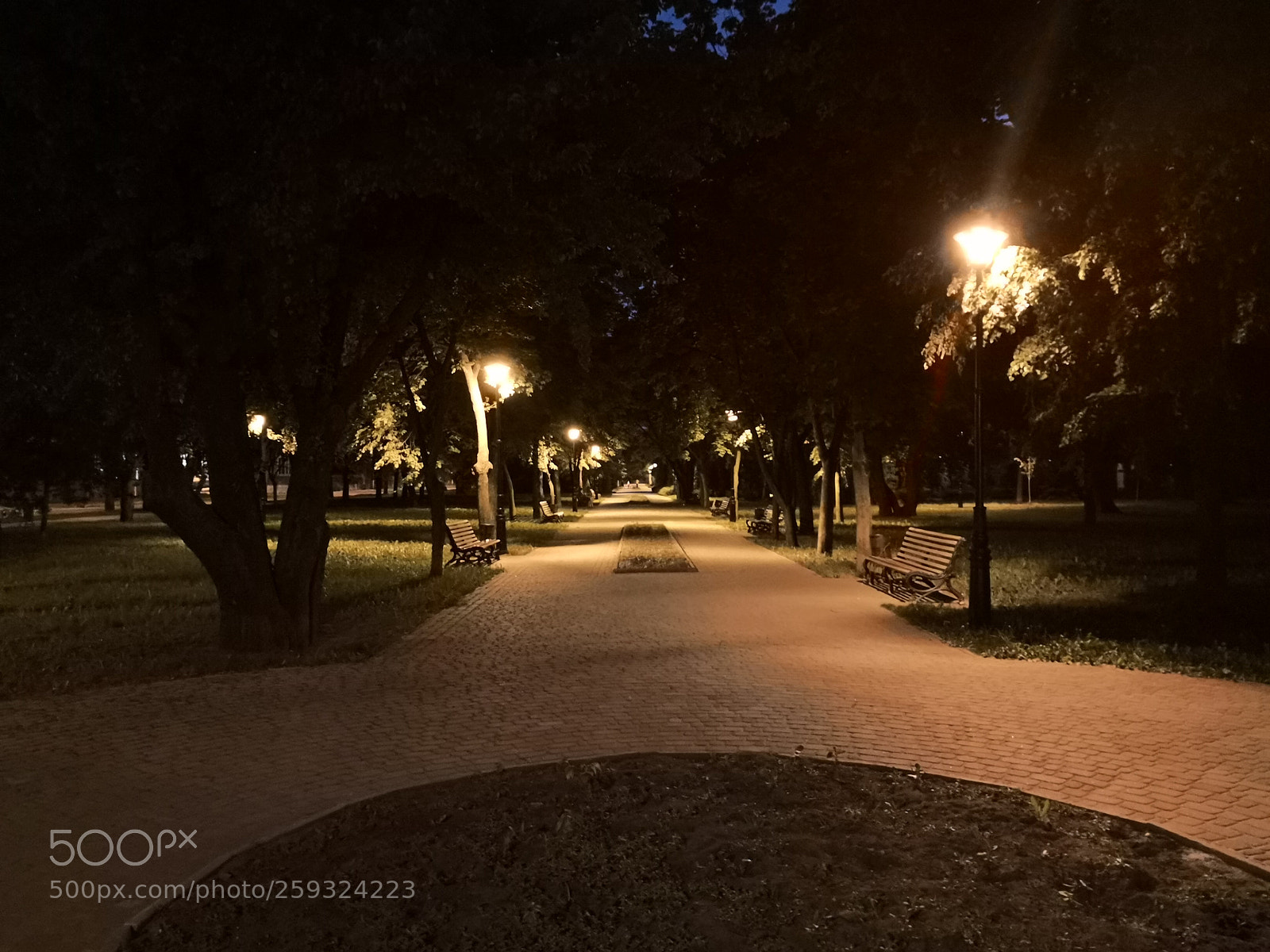 HUAWEI Mate 10 Pro sample photo. Evening city park photography