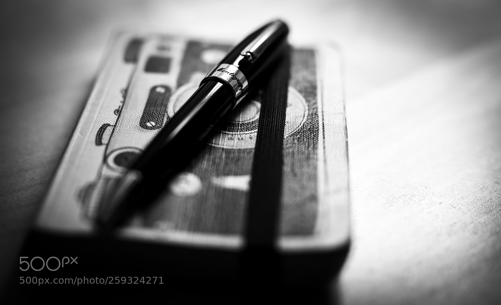 Canon EOS 5D Mark IV sample photo. Secret notes photography