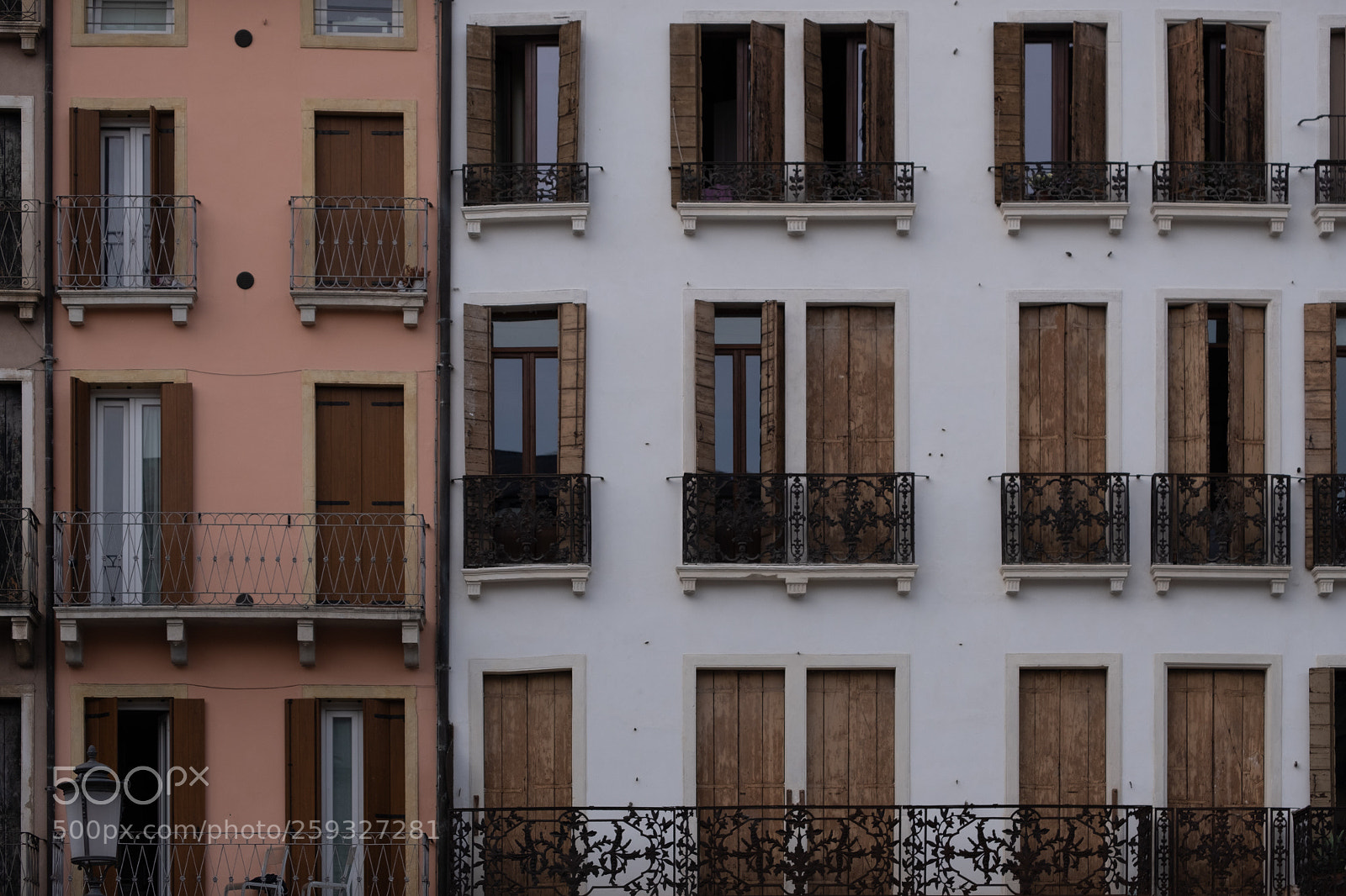 Fujifilm X-E3 sample photo. Finestre in piazza photography
