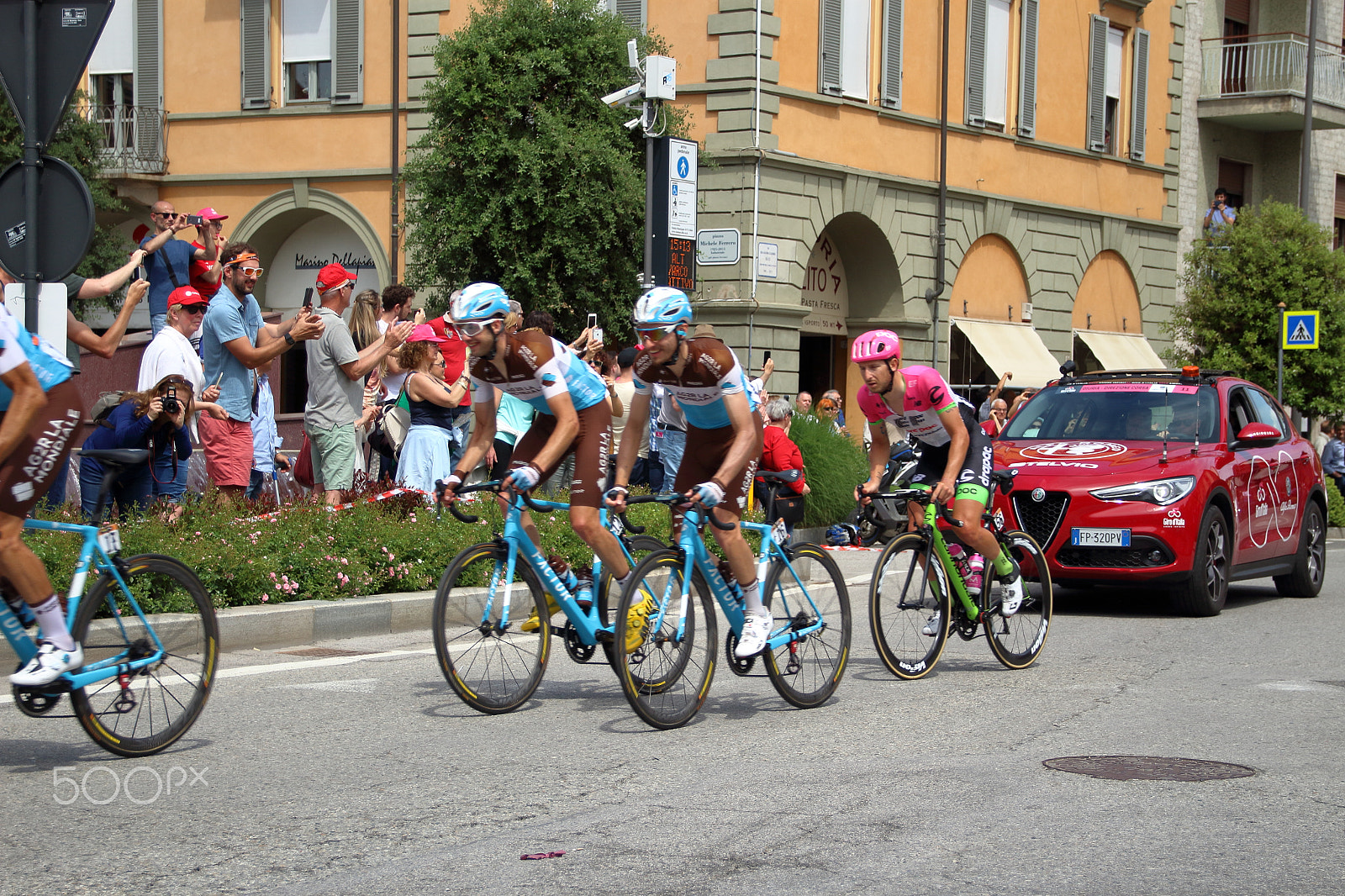 Sigma 18-125mm F3.8-5.6 DC OS HSM sample photo. Cyclists of the 101th tour of italy photography