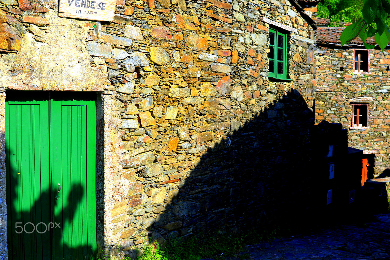 Canon EF 24-70mm F4L IS USM sample photo. Green door photography