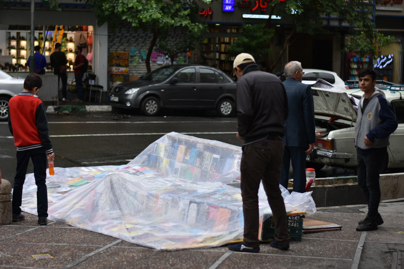 Nikon D3400 + Nikon AF-S Nikkor 50mm F1.8G sample photo. Enghelab street in a rainy day photography