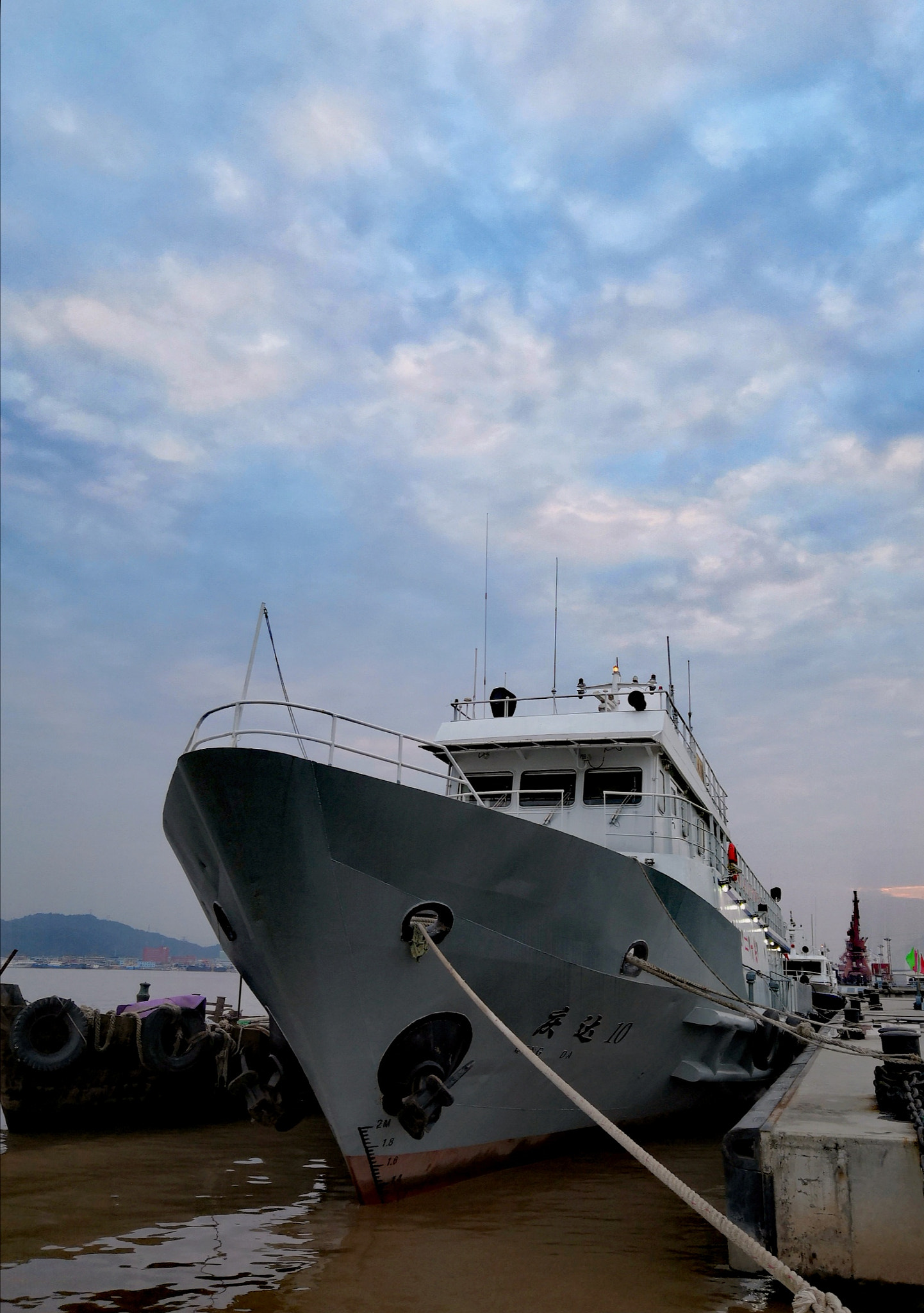 HUAWEI Honor 10 sample photo. Boat at riverside in morning photography