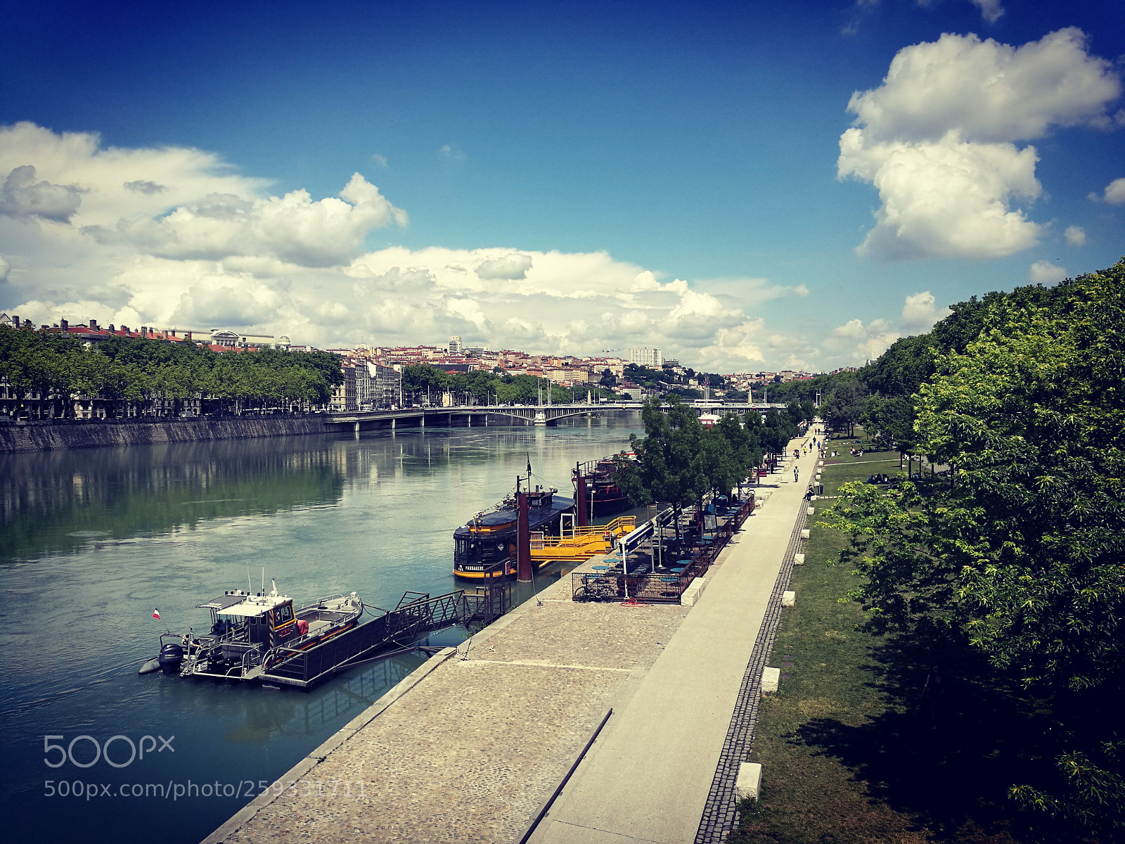 HUAWEI P9 sample photo. Lyon in the sky. photography