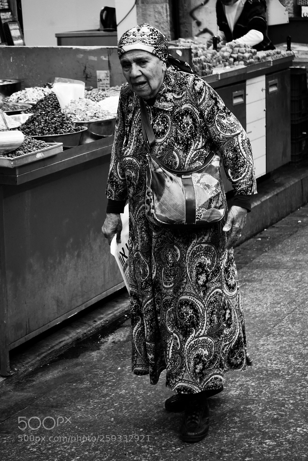 Panasonic Lumix DMC-GX7 sample photo. Arabic woman at the photography