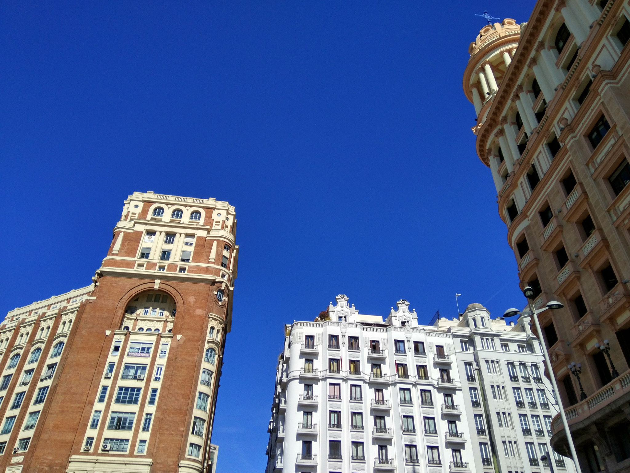 Xiaomi MIX sample photo. La gran via photography