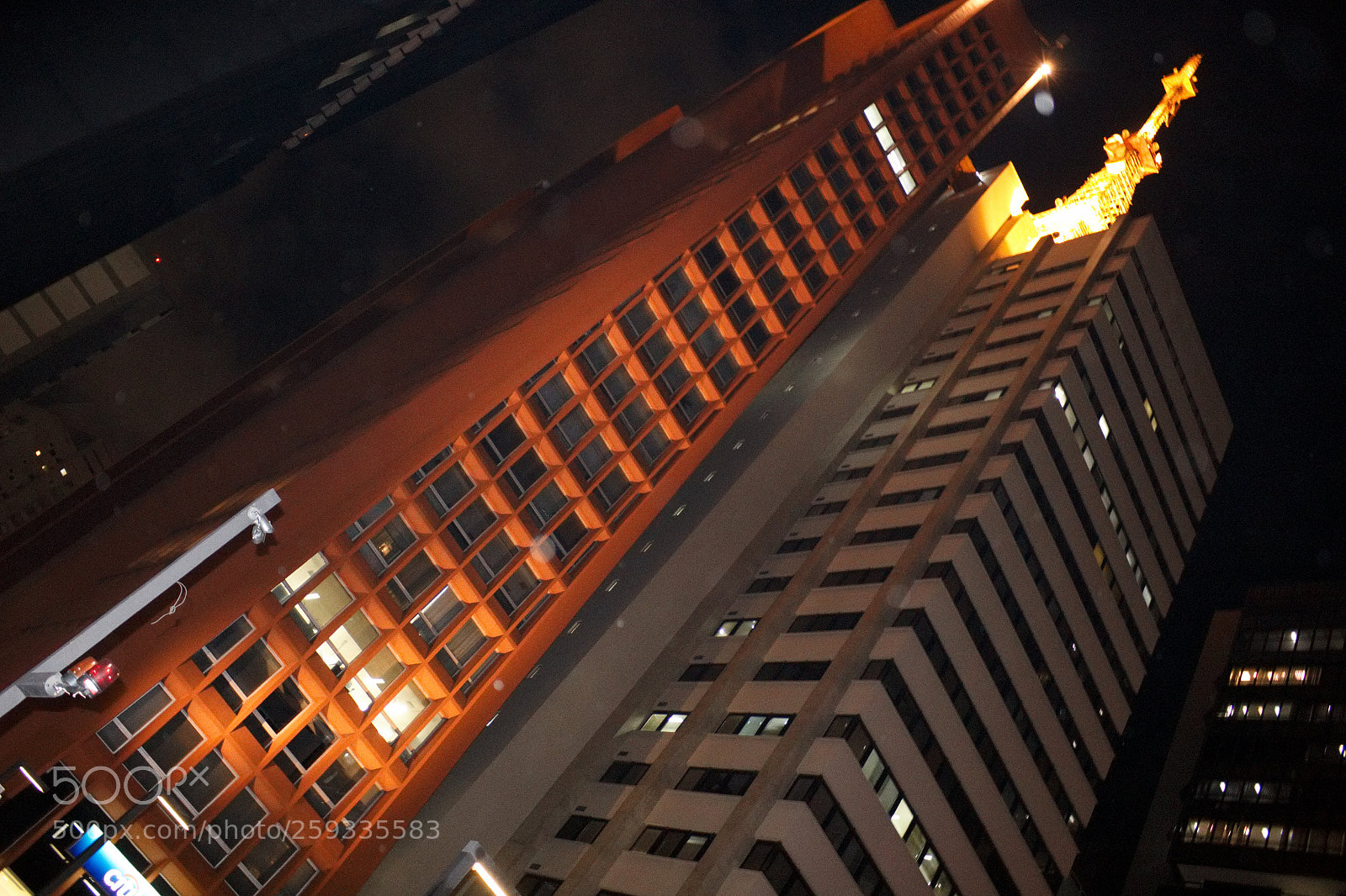 Canon EOS 700D (EOS Rebel T5i / EOS Kiss X7i) sample photo. Strong lights and buildings photography