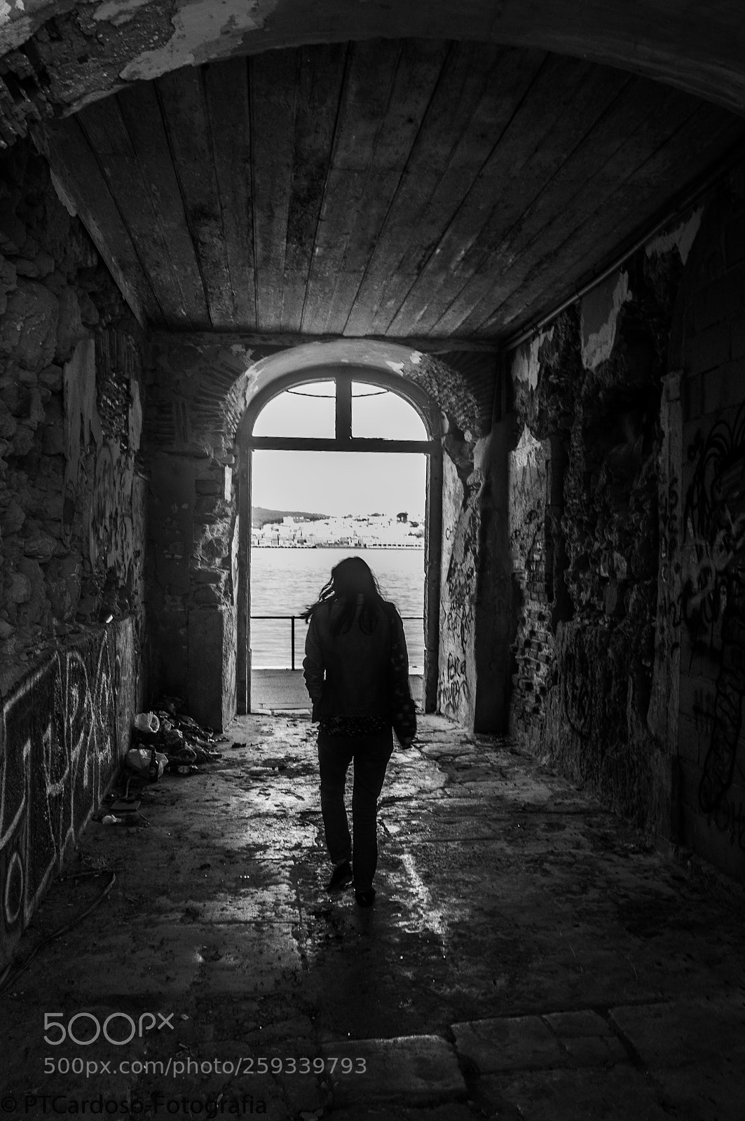 Nikon D90 sample photo. Girl in the tunnel photography