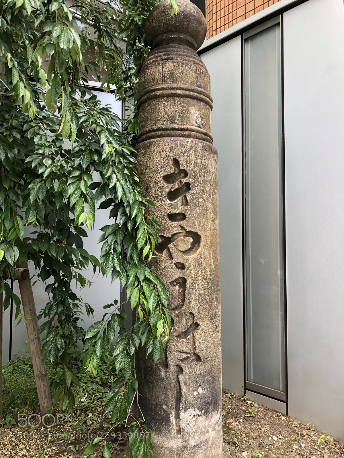 Apple iPhone X sample photo. Pillars of kyobashi. photography