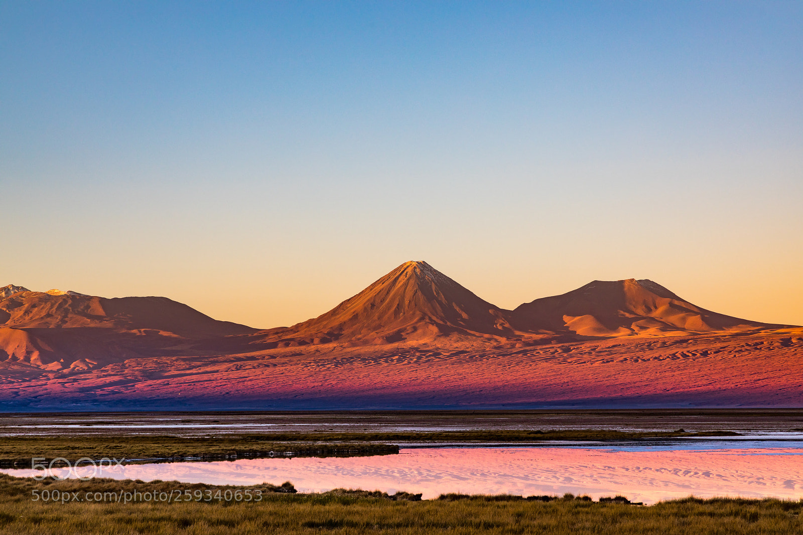 Canon EOS 5D Mark IV sample photo. Twilight at tebinquiche lagoon photography