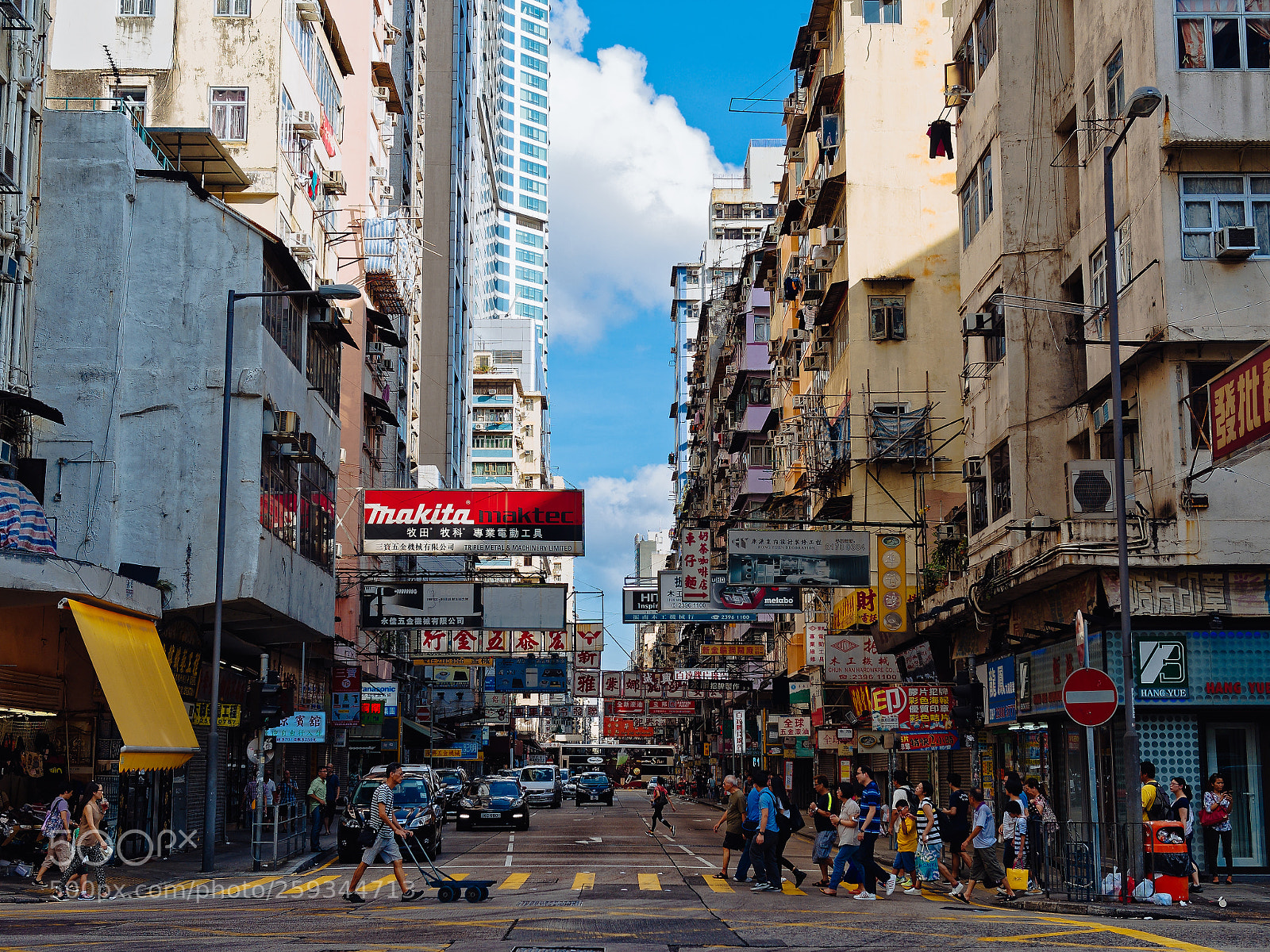Olympus OM-D E-M10 II sample photo. A glimpse of hong photography
