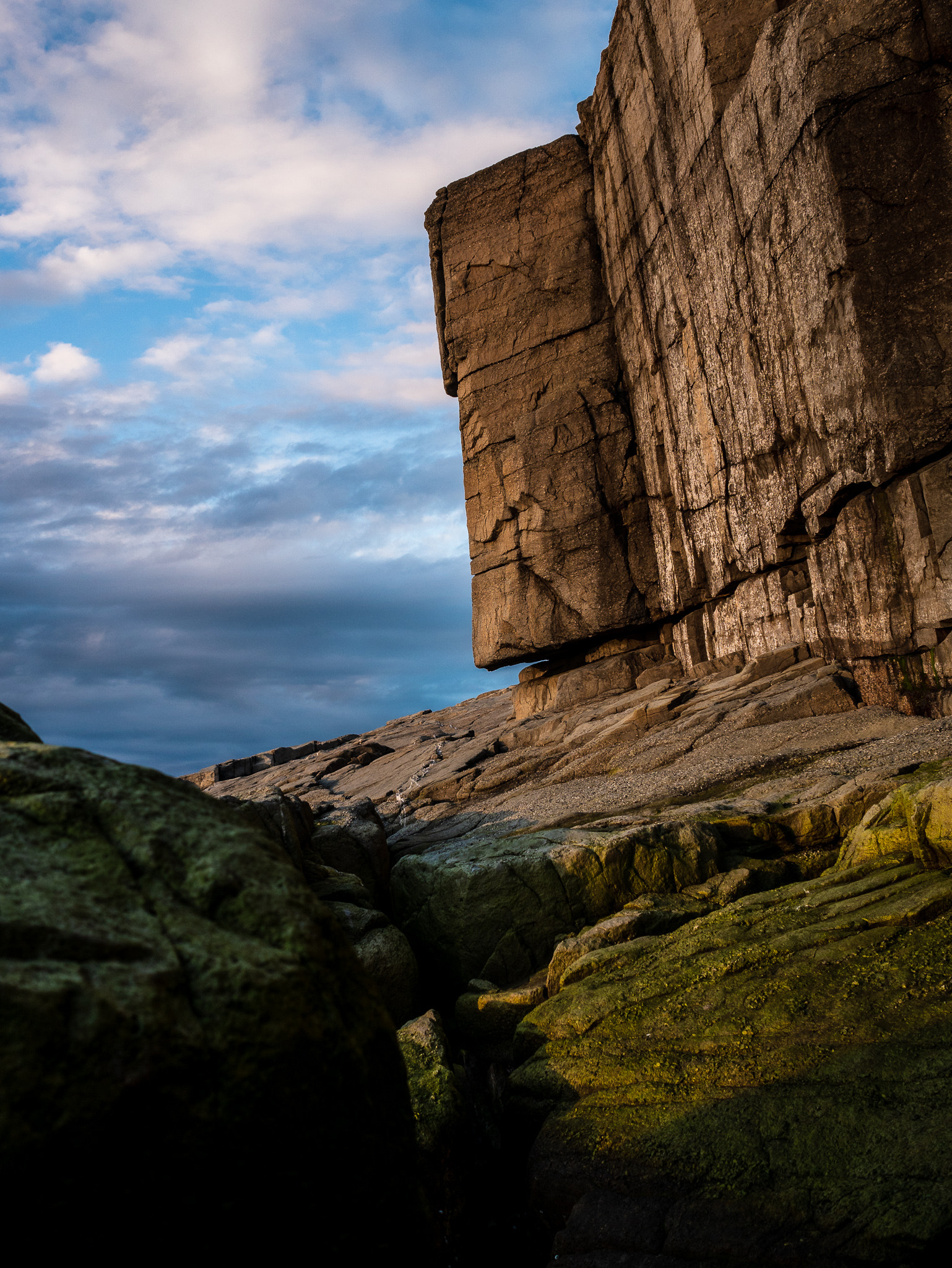 Panasonic Lumix DMC-GX85 (Lumix DMC-GX80 / Lumix DMC-GX7 Mark II) sample photo. Beamer cliff photography