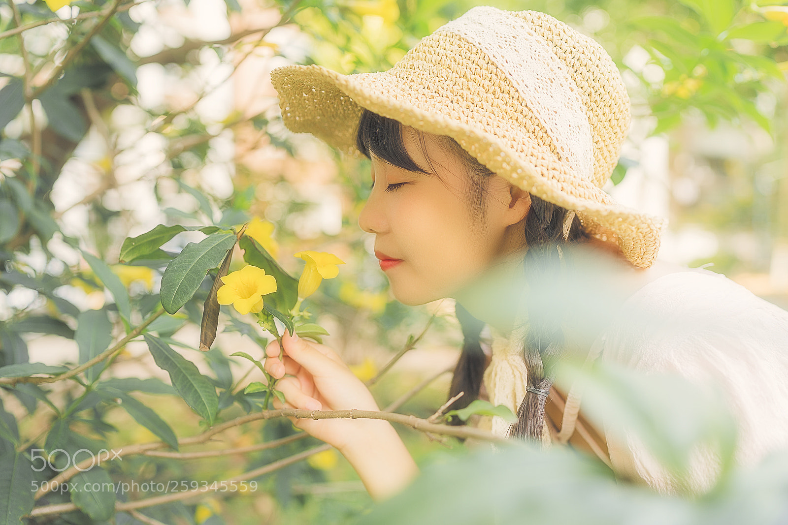 Sony a7R III sample photo. Flower girl photography