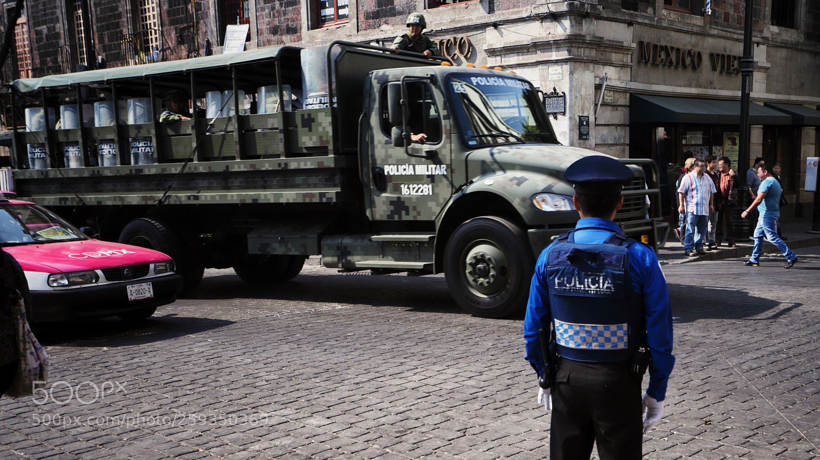 Sony a7S II sample photo. Police officer and the photography
