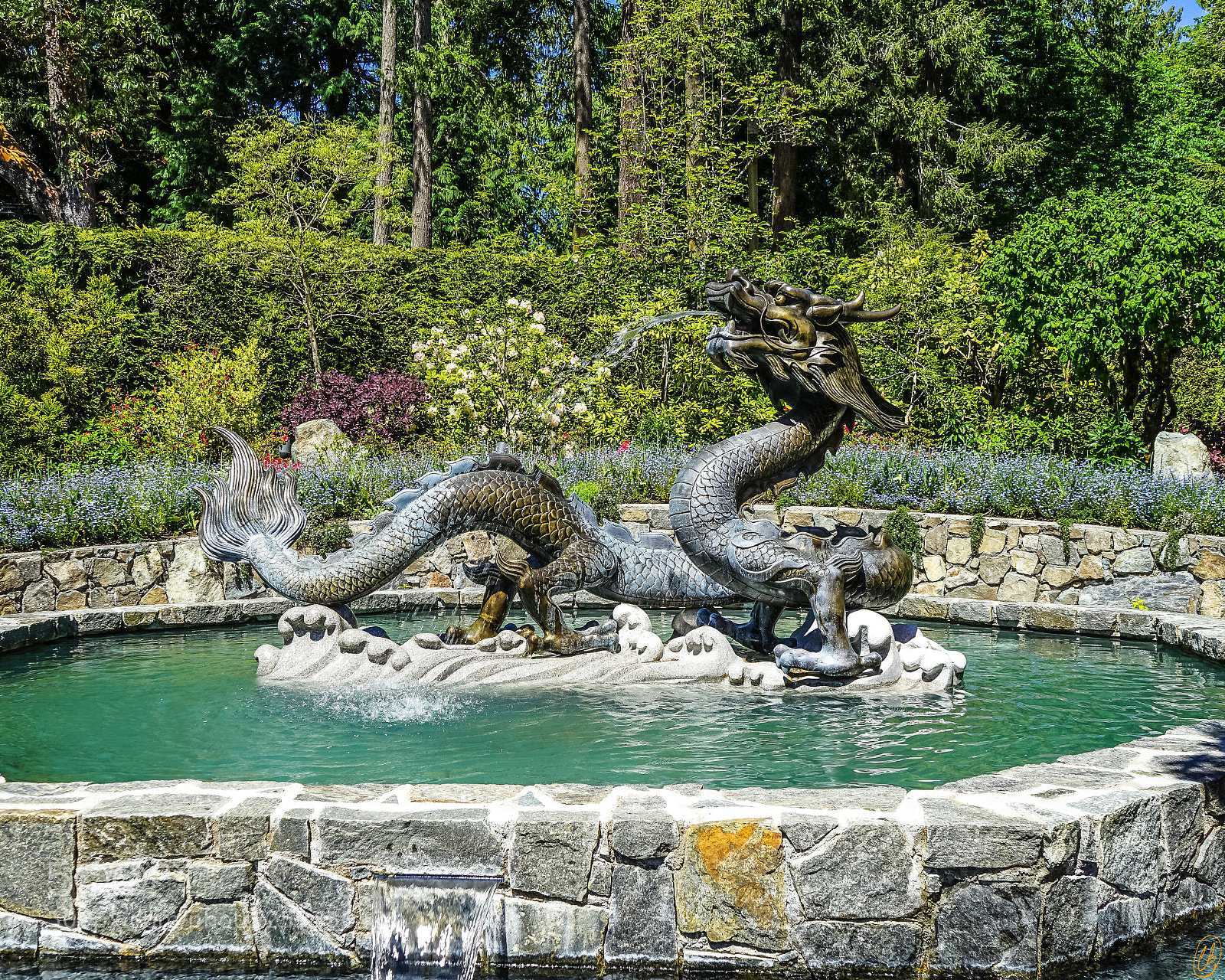 Sony a7 II sample photo. Dragon at butchart gardens photography