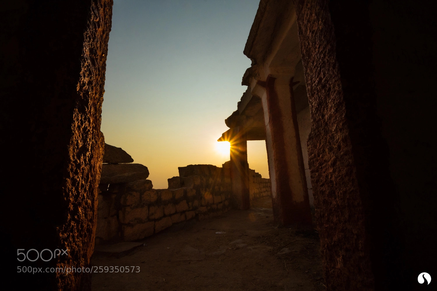 Canon EOS 60D sample photo. Through the ruins photography