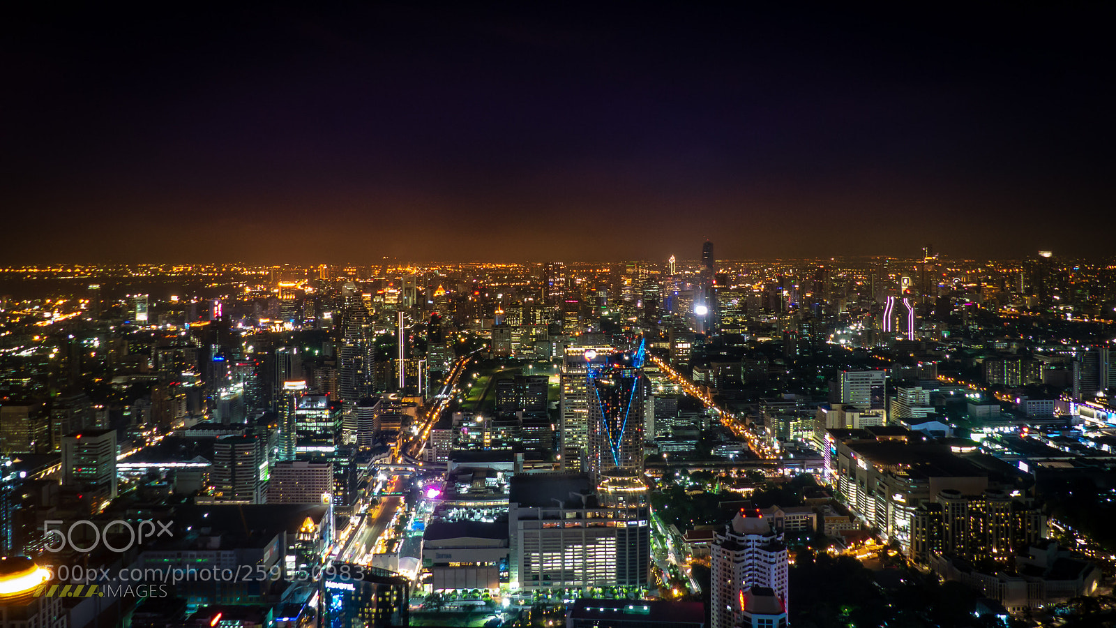 Panasonic Lumix DMC-FZ200 sample photo. Nocturnal city view of photography