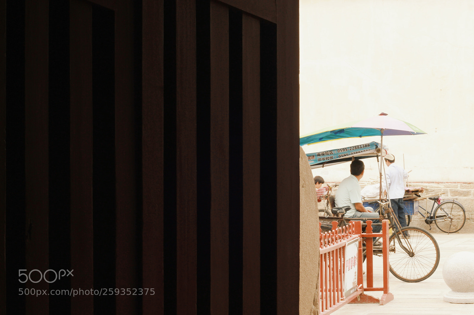 Canon EOS 600D (Rebel EOS T3i / EOS Kiss X5) sample photo. A stranger photography