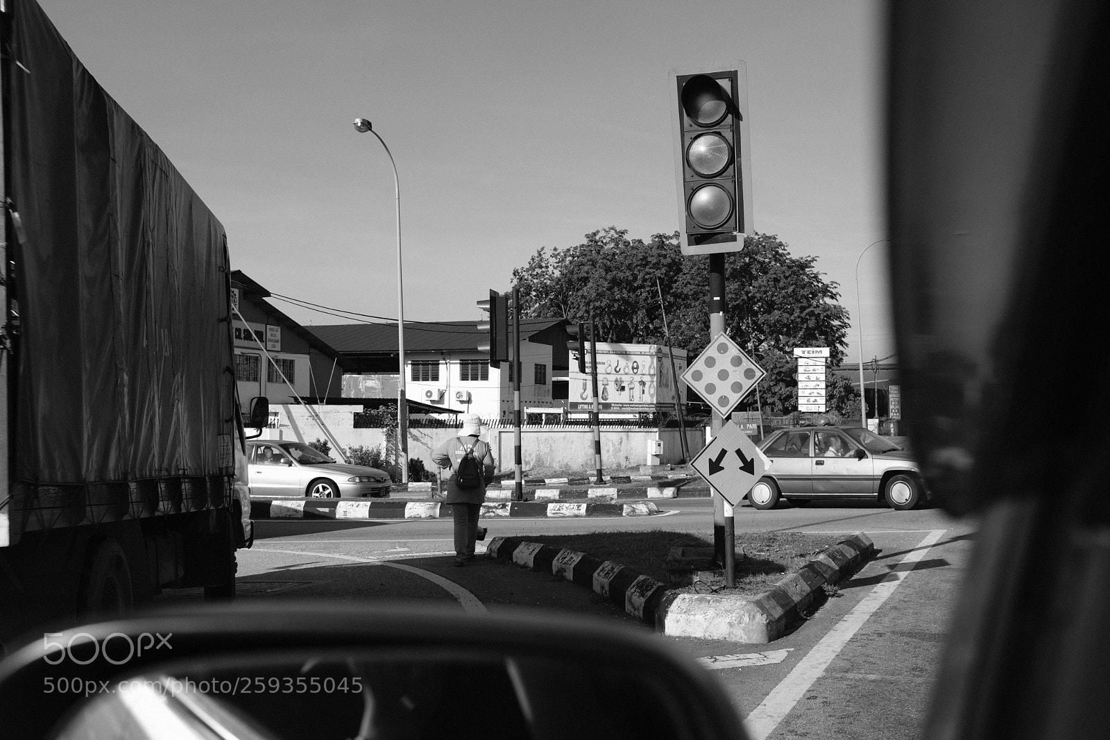 Fujifilm X100F sample photo. Street cleaner photography