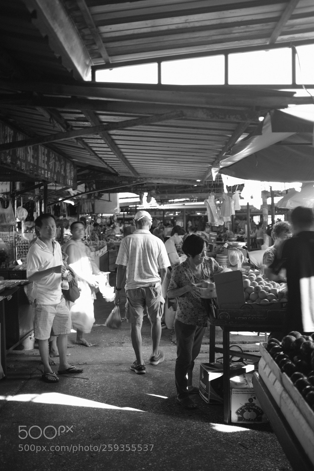 Fujifilm X100F sample photo. The market photography
