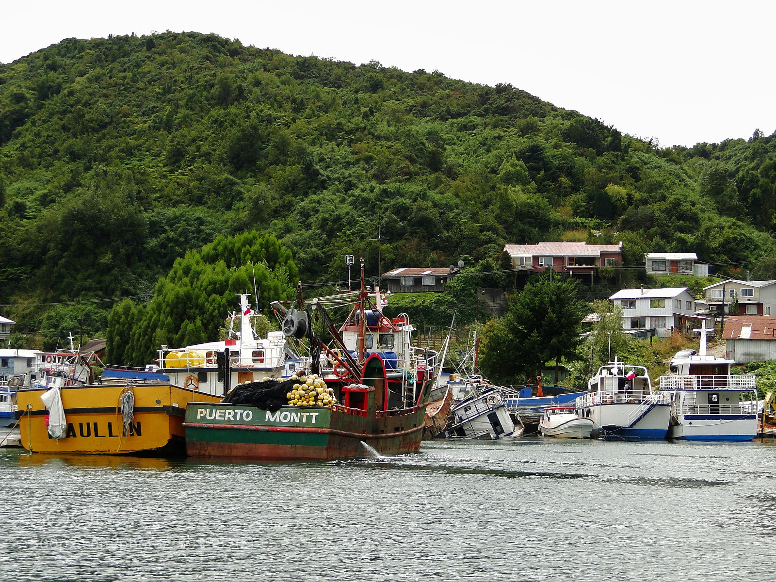 Sony Cyber-shot DSC-HX1 sample photo. Sailing in front of photography