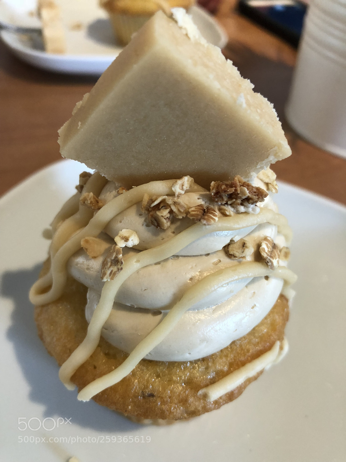 Apple iPhone 8 sample photo. Cupcake photography