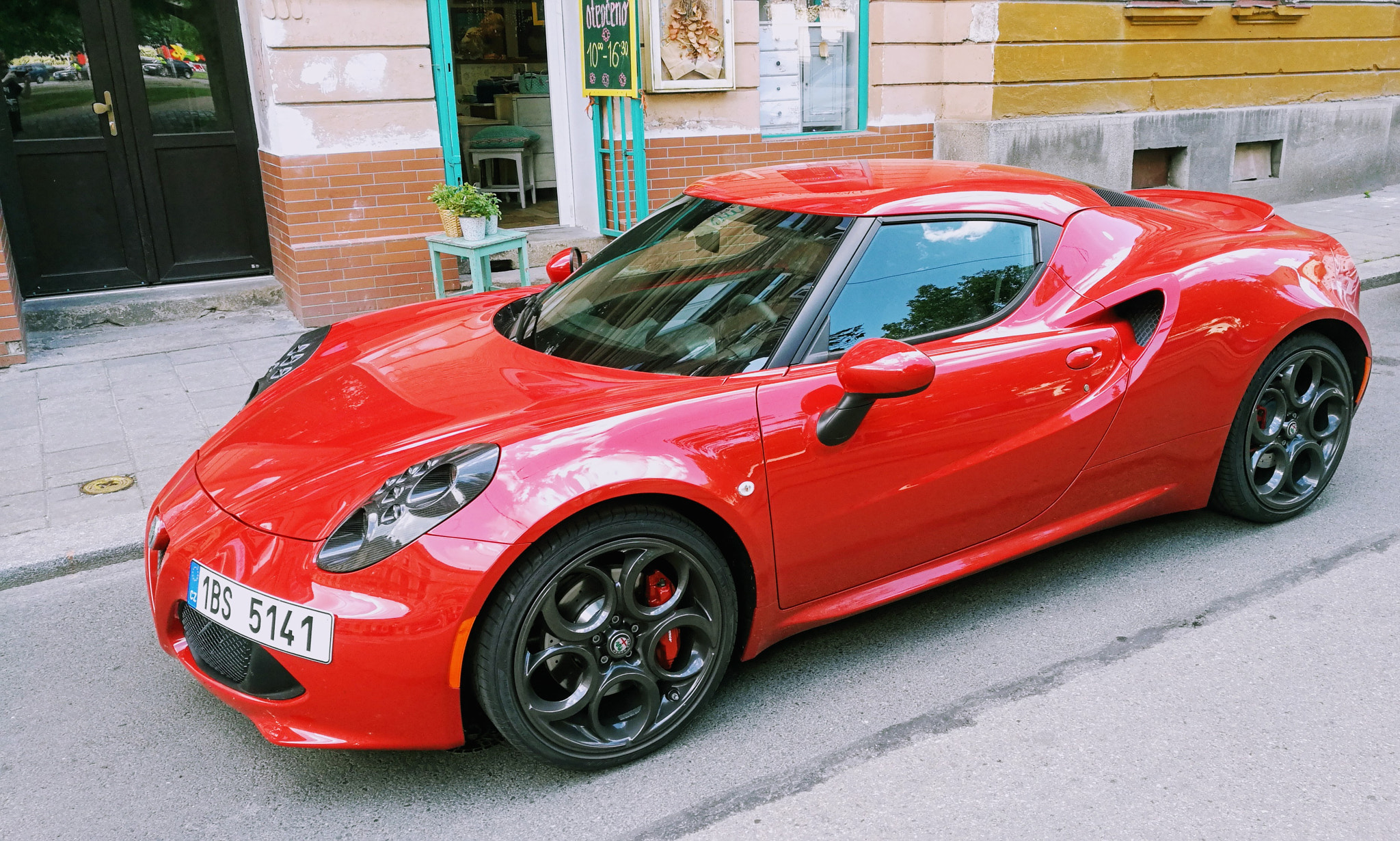 HUAWEI Honor 8 sample photo. With the summer there are also beautiful cars in the streets ... photography