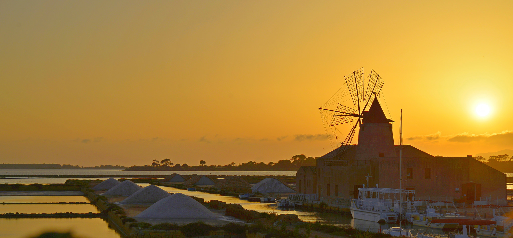 Nikon D610 + Tamron SP 24-70mm F2.8 Di VC USD sample photo. Sunset in saline photography