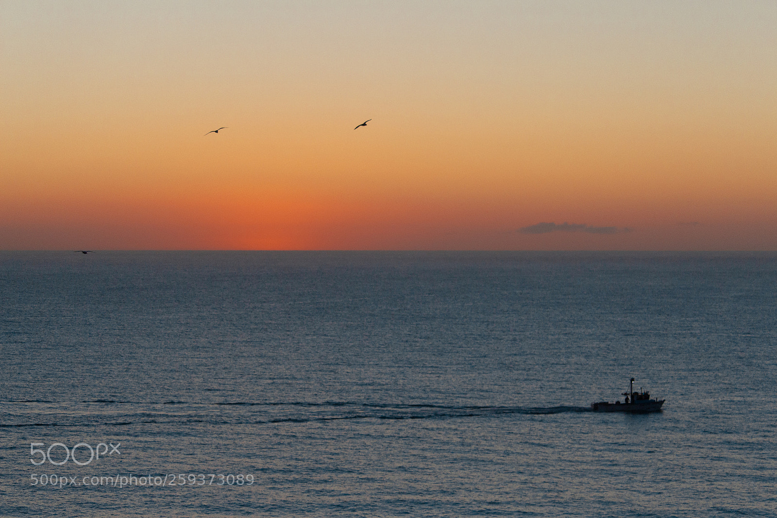 Canon EOS 700D (EOS Rebel T5i / EOS Kiss X7i) sample photo. Sunrise with boat photography