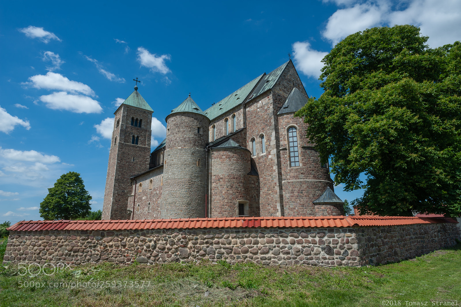 Nikon D700 sample photo. The collegiate church in photography