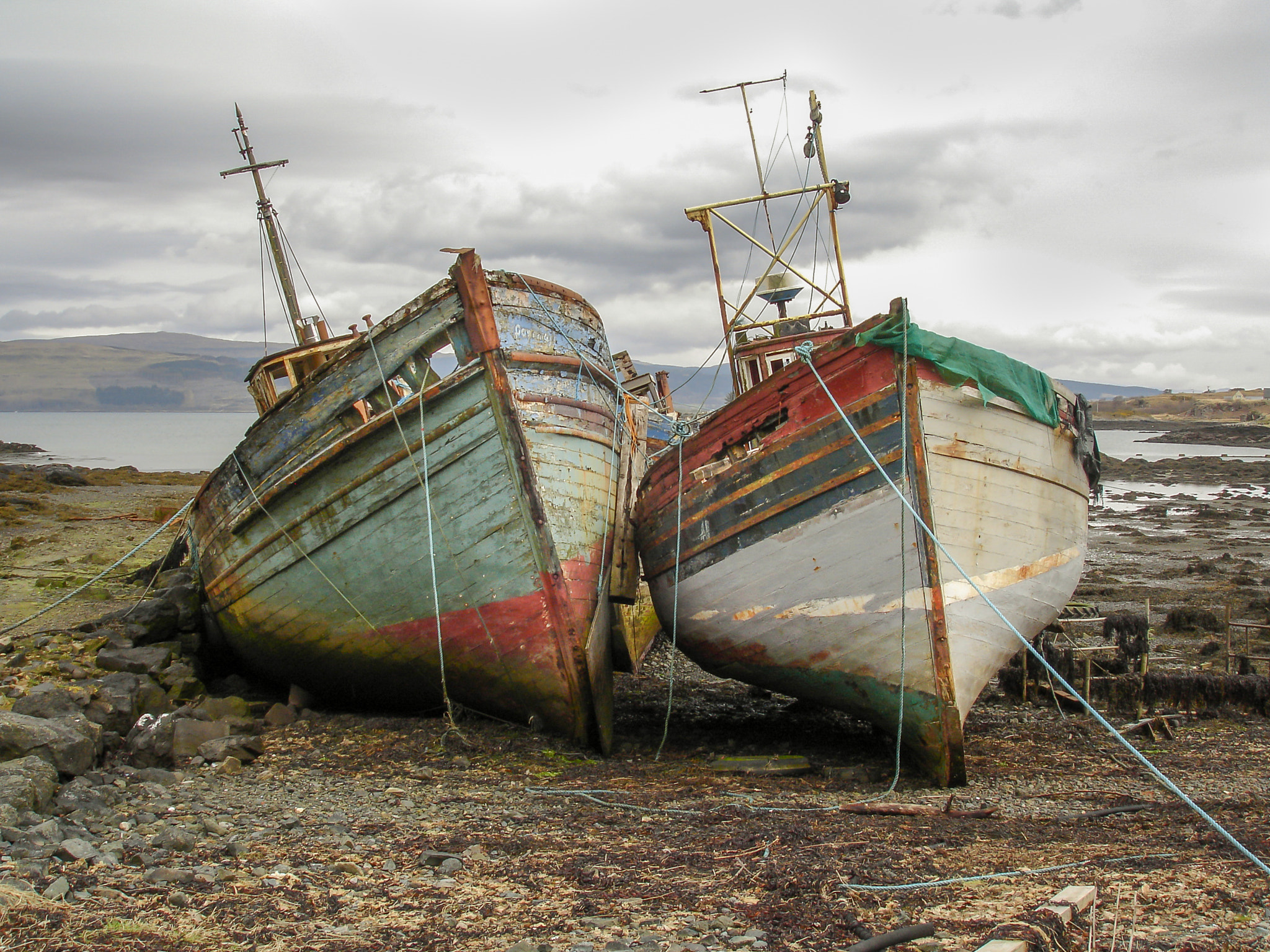 Sony DSC-P200 sample photo. Fishing boats on the isle of mull photography