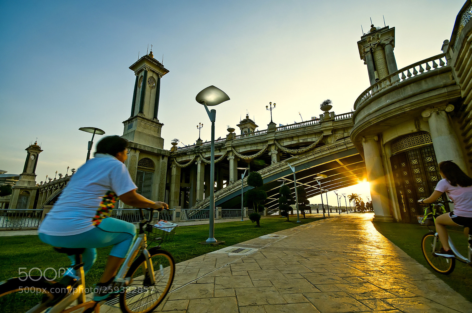 Nikon D90 sample photo. Lifestyle two people cycling photography