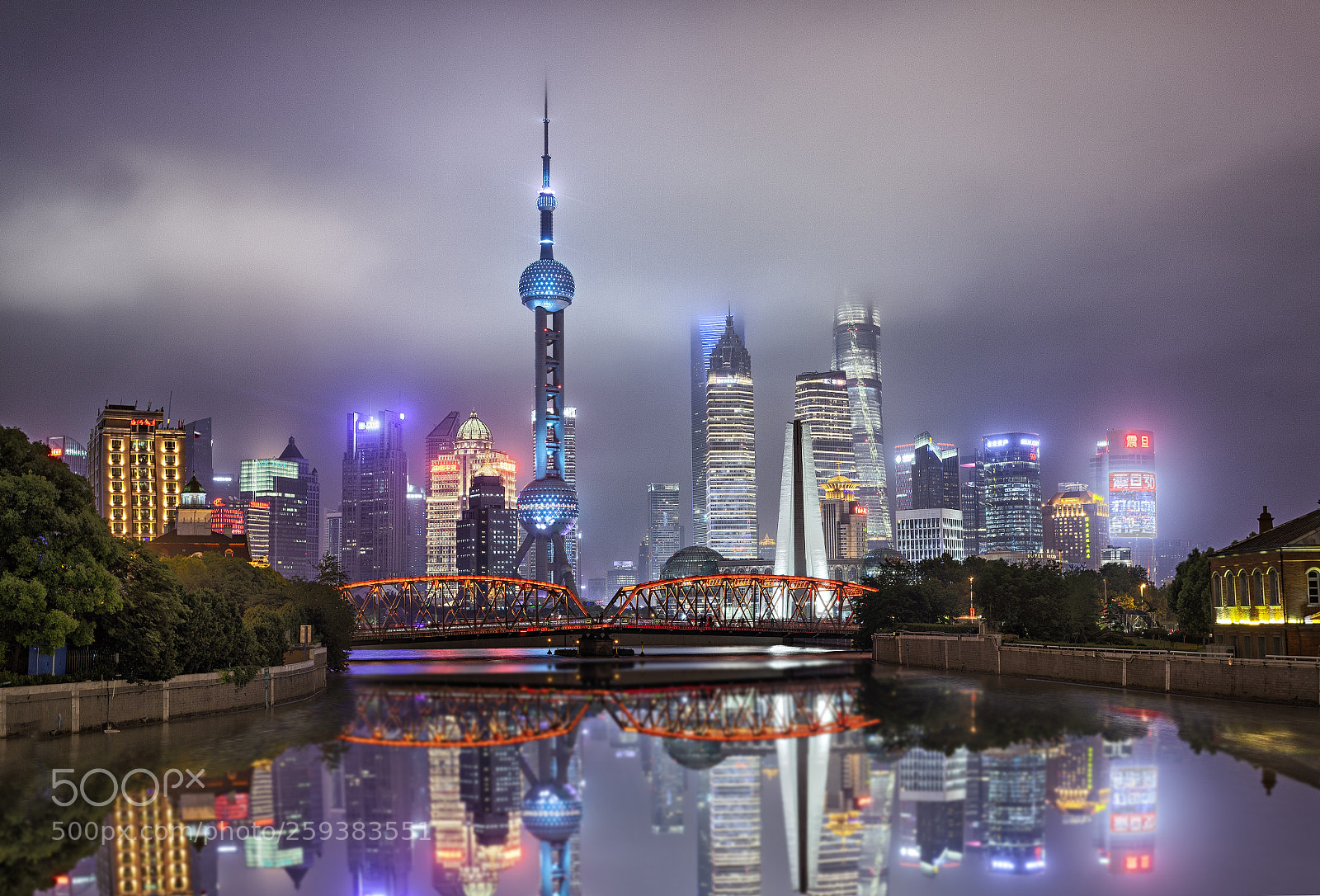 Canon EOS 5D Mark II sample photo. Shanghai nights photography