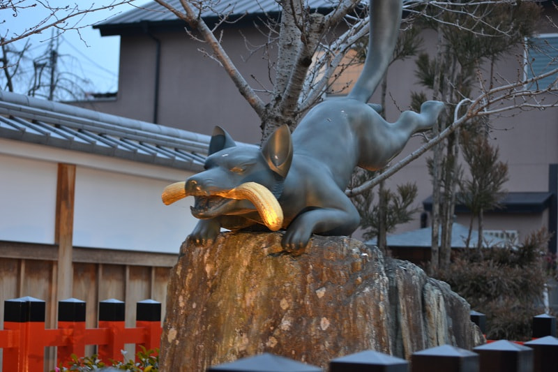 Nikon D3100 sample photo. Front statue photography