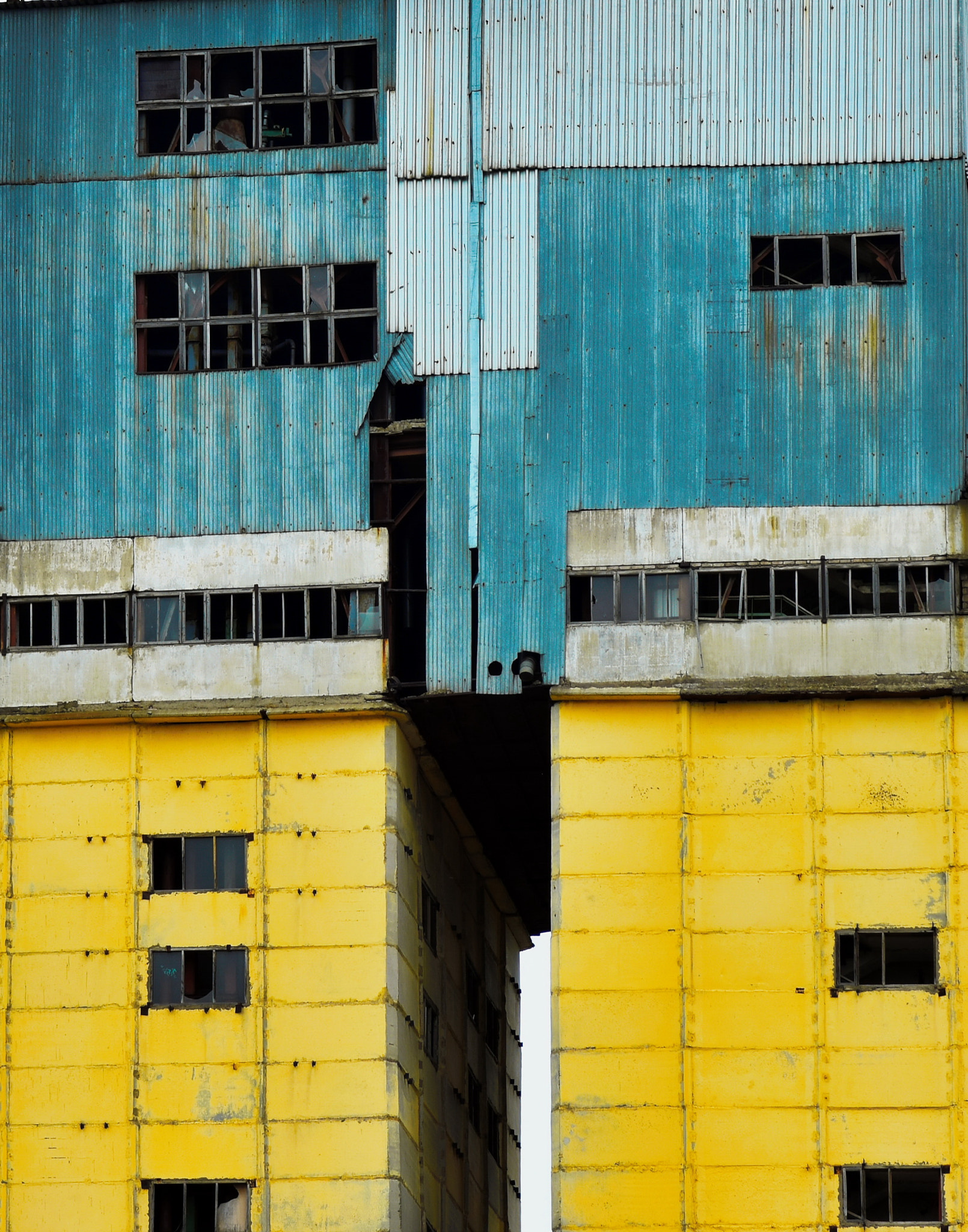 Nikon D7200 sample photo. Abandoned grain elevator photography