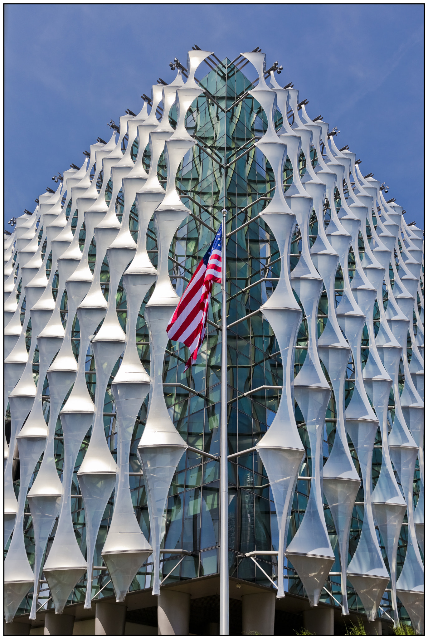 Canon EOS M6 sample photo. The new american embassy, london. photography