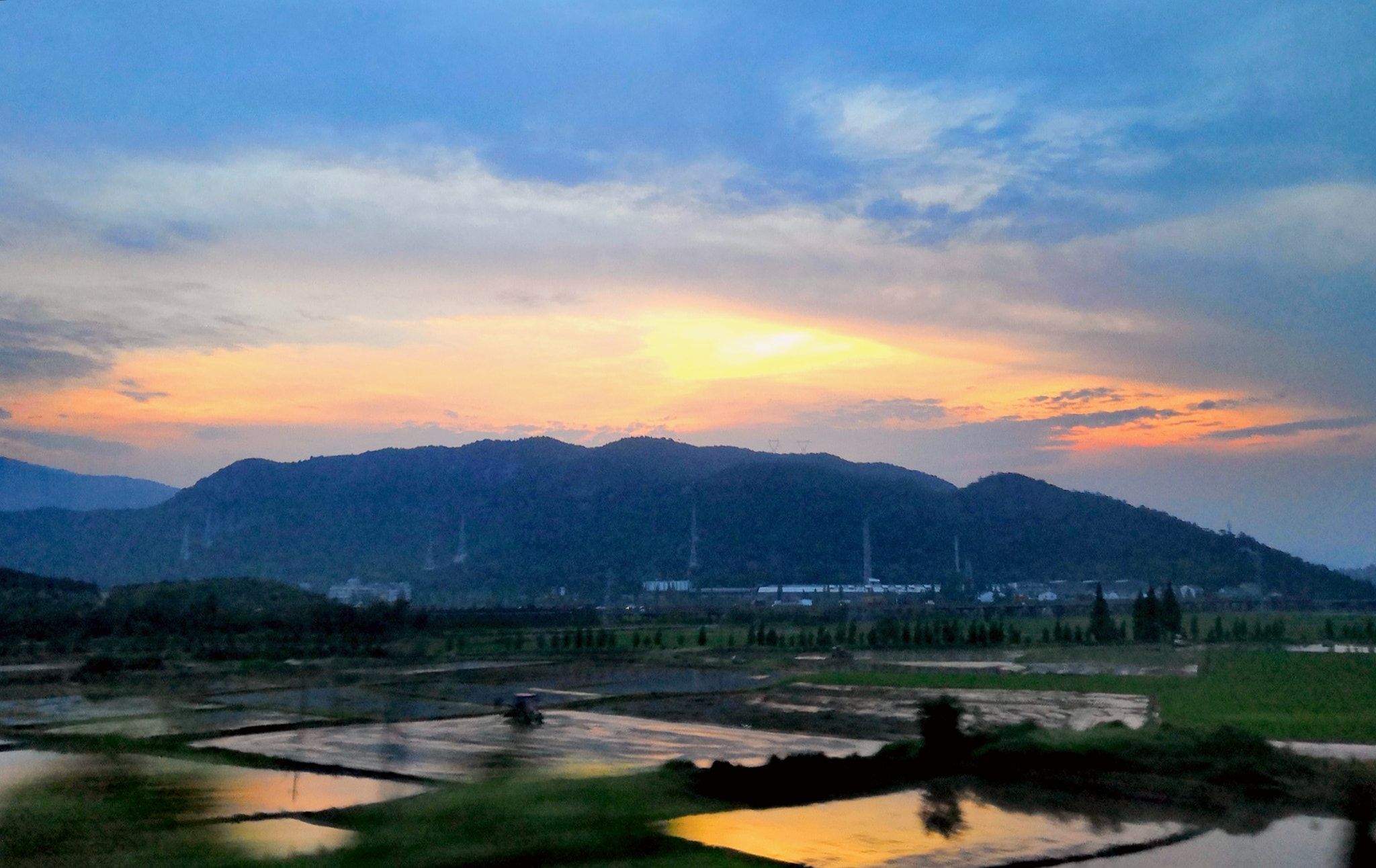 HUAWEI Honor 10 sample photo. Field in sunset photography