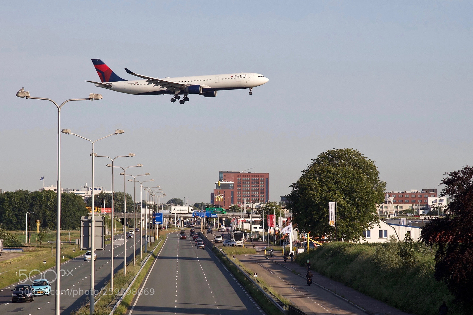Canon EOS 6D sample photo. Aircraft landing photography