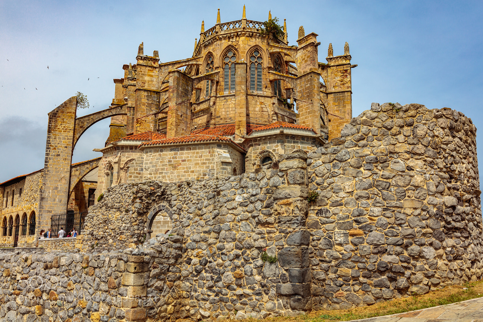 Canon EOS 5DS R sample photo. Iglesia castrourdiales photography